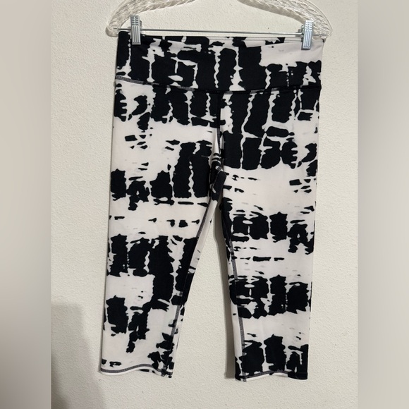 Alo Black and white graphic leggings - Picture 4 of 6